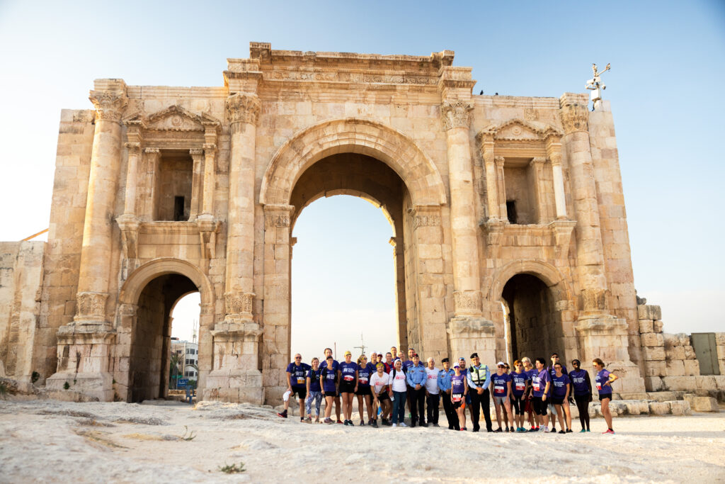 Départ officiel pour le Petra Jordan Trail dans le site de Jerash spécialement ouvert pour nous